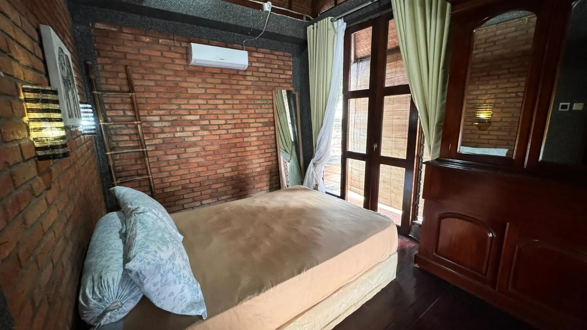Giri Hill Homestay 누사두아