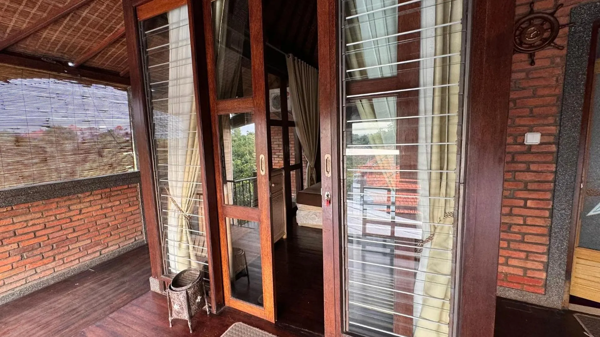 Giri Hill Homestay 누사두아 인도네시아