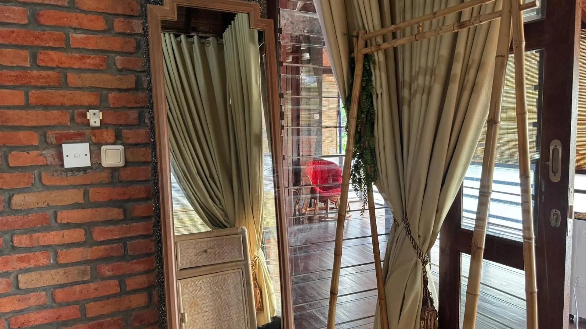 Giri Hill Homestay 누사두아