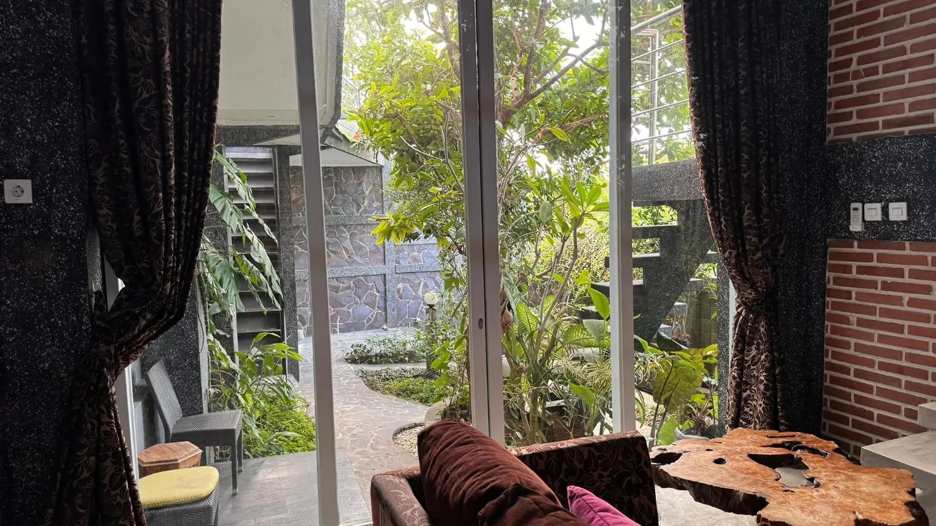 게스트하우스 Giri Hill Homestay 누사두아